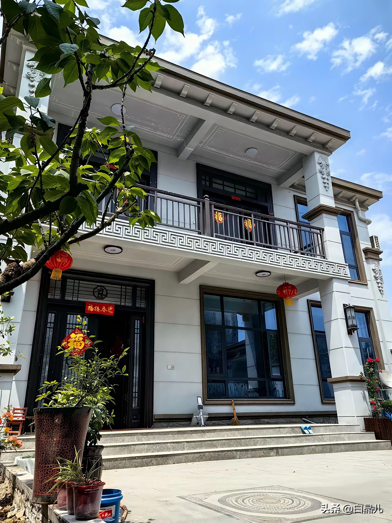 打工半生攒钱,18年供娃读完大学,又砸60多万在农村建起两层小楼,结果