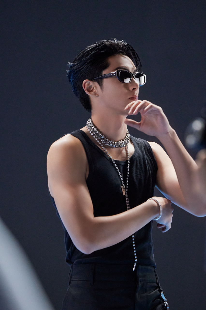 7月20日,爱豆转型做演员,大奉打更人开机. #王鹤棣# 抓马人生.