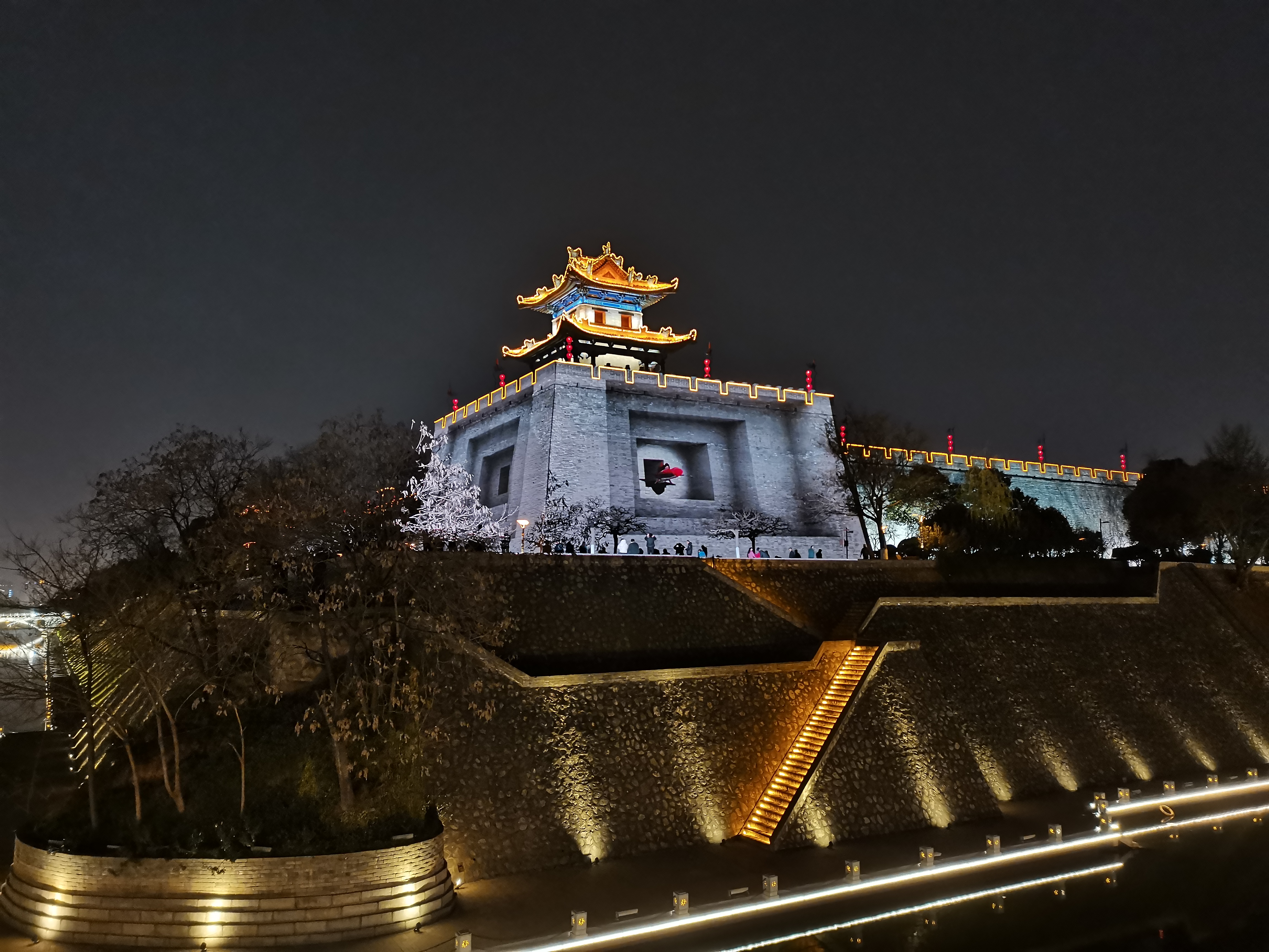 西安城墙东南角楼光影秀