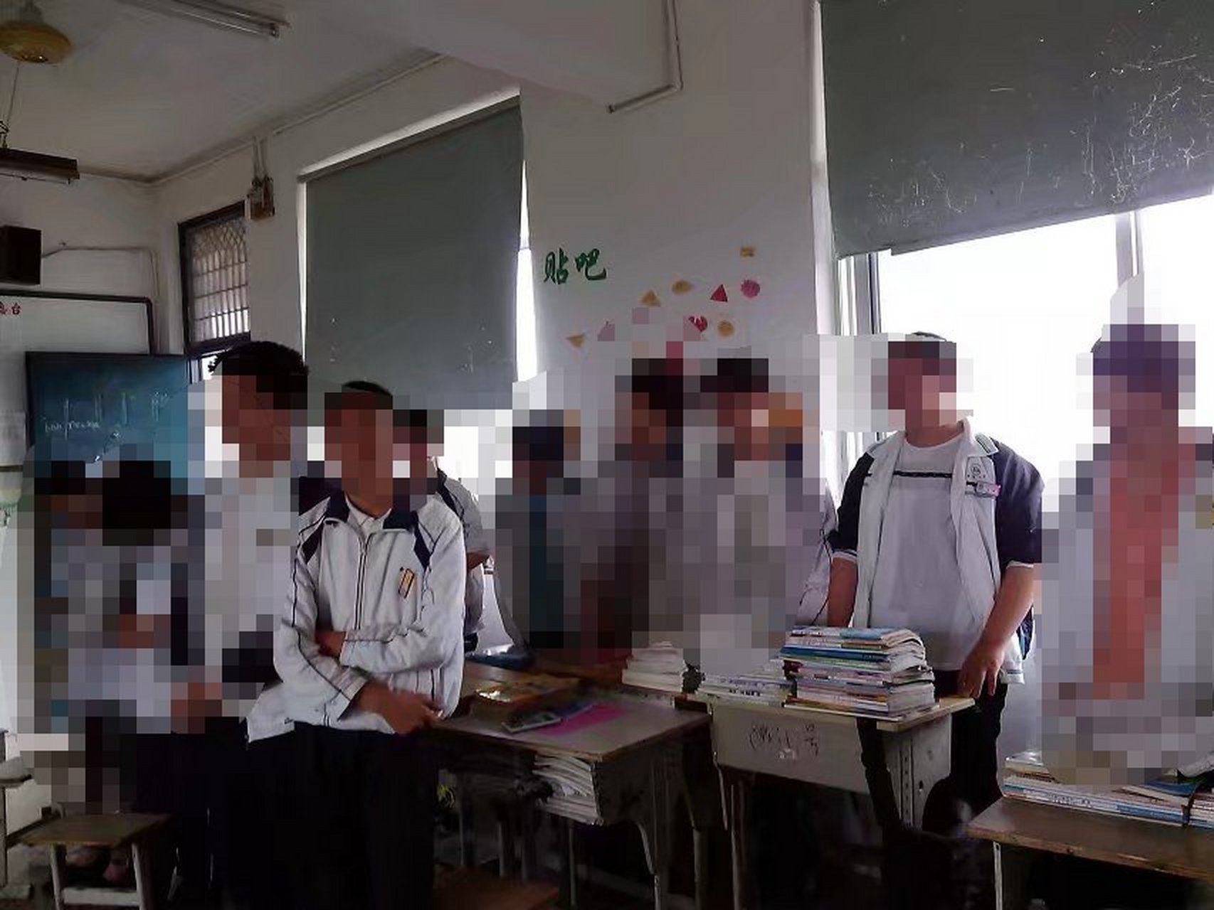 求2014年台州金清二中男女校服各一套.