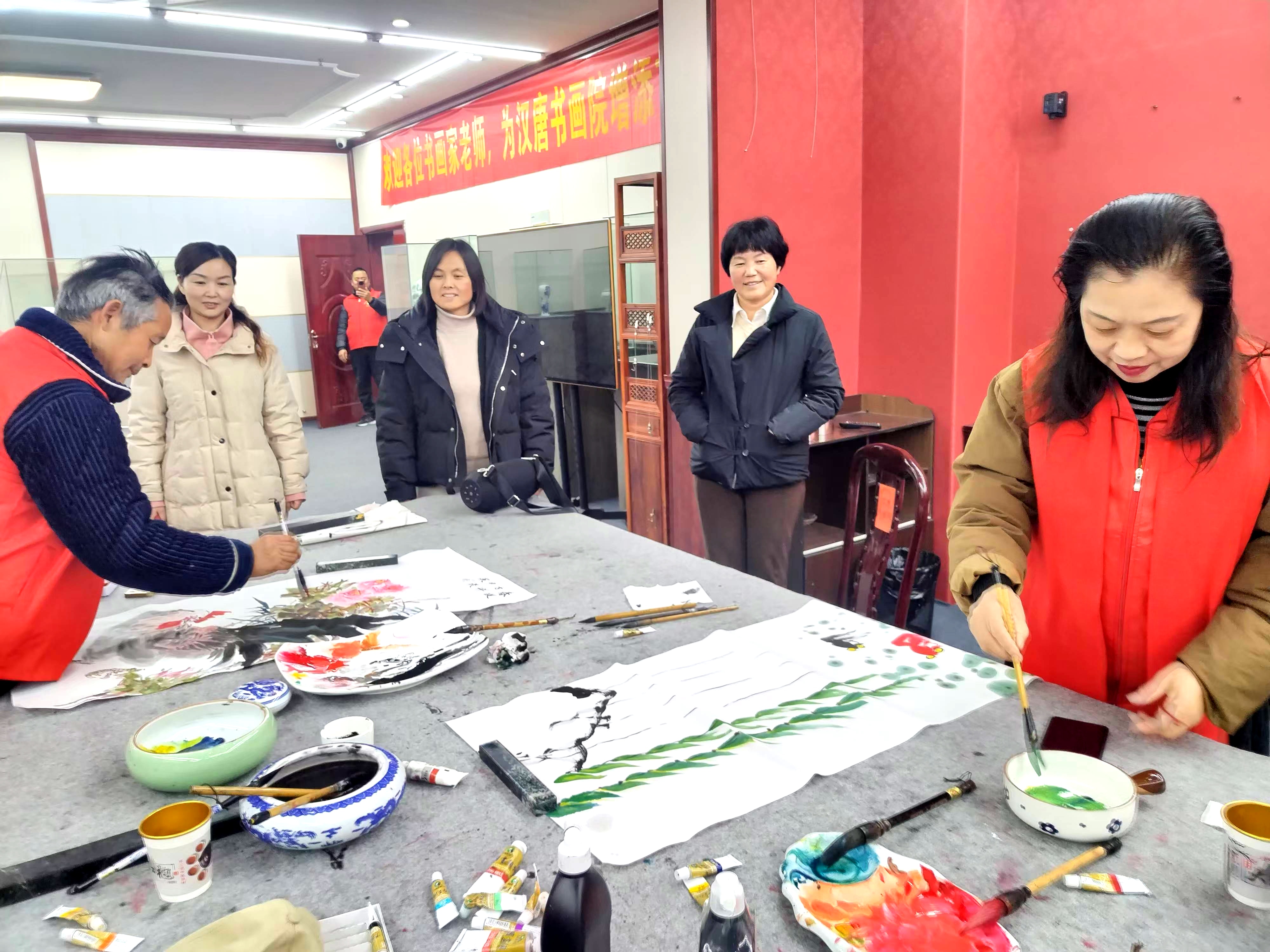 市卧龙区新的社会阶层人士联合会文化艺术分会志愿者:画家郑嵩山教授