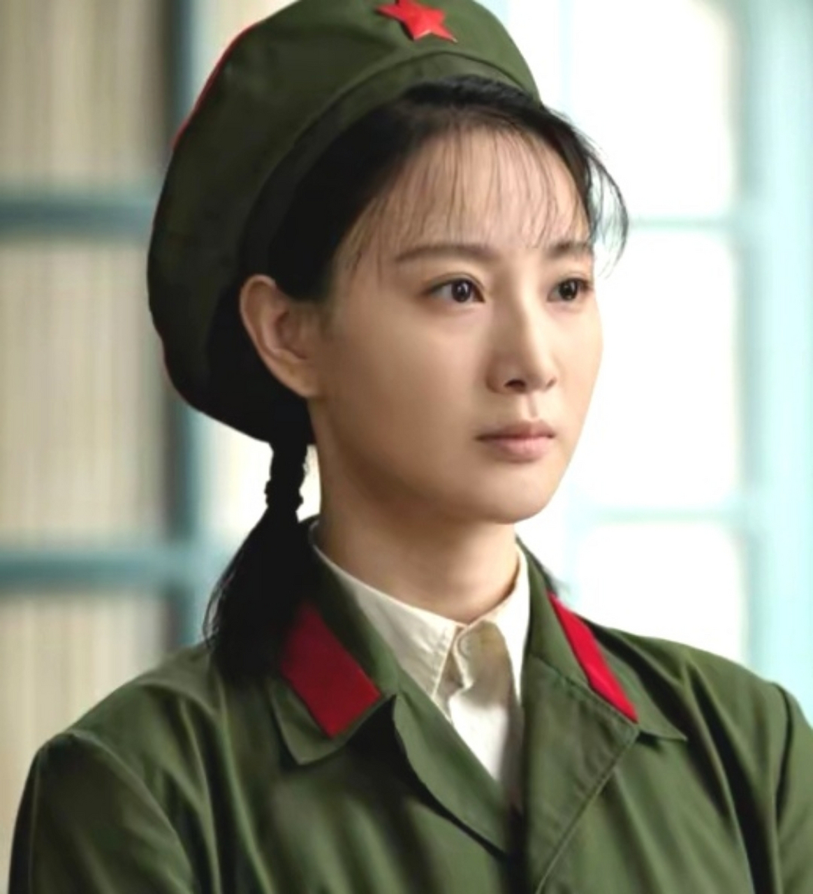 候梦莎:原解放军前线文工团演员, 她在多部军旅影视剧饰演了女兵的