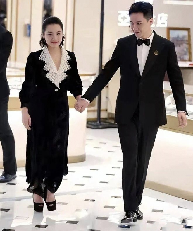 曾经的体操皇后刘璇和丈夫参加活动!成为一个妥妥的阔太.