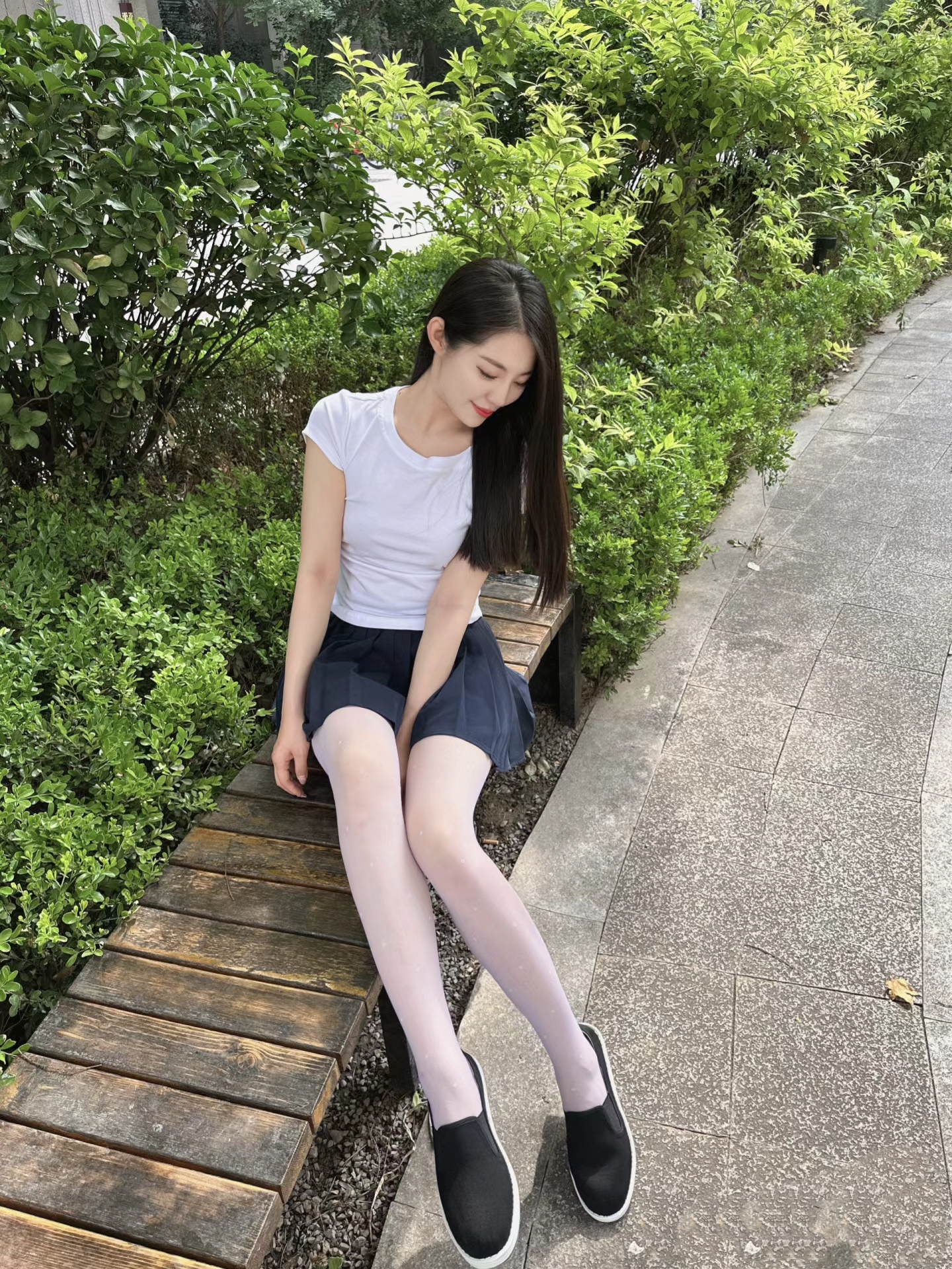 美女穿上老北京布鞋照样是美女