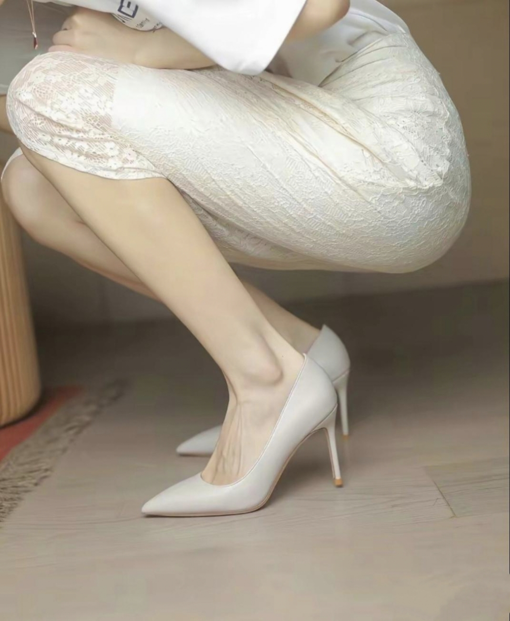 今天看见穿高跟鞋的美女,走在街头自信满满.