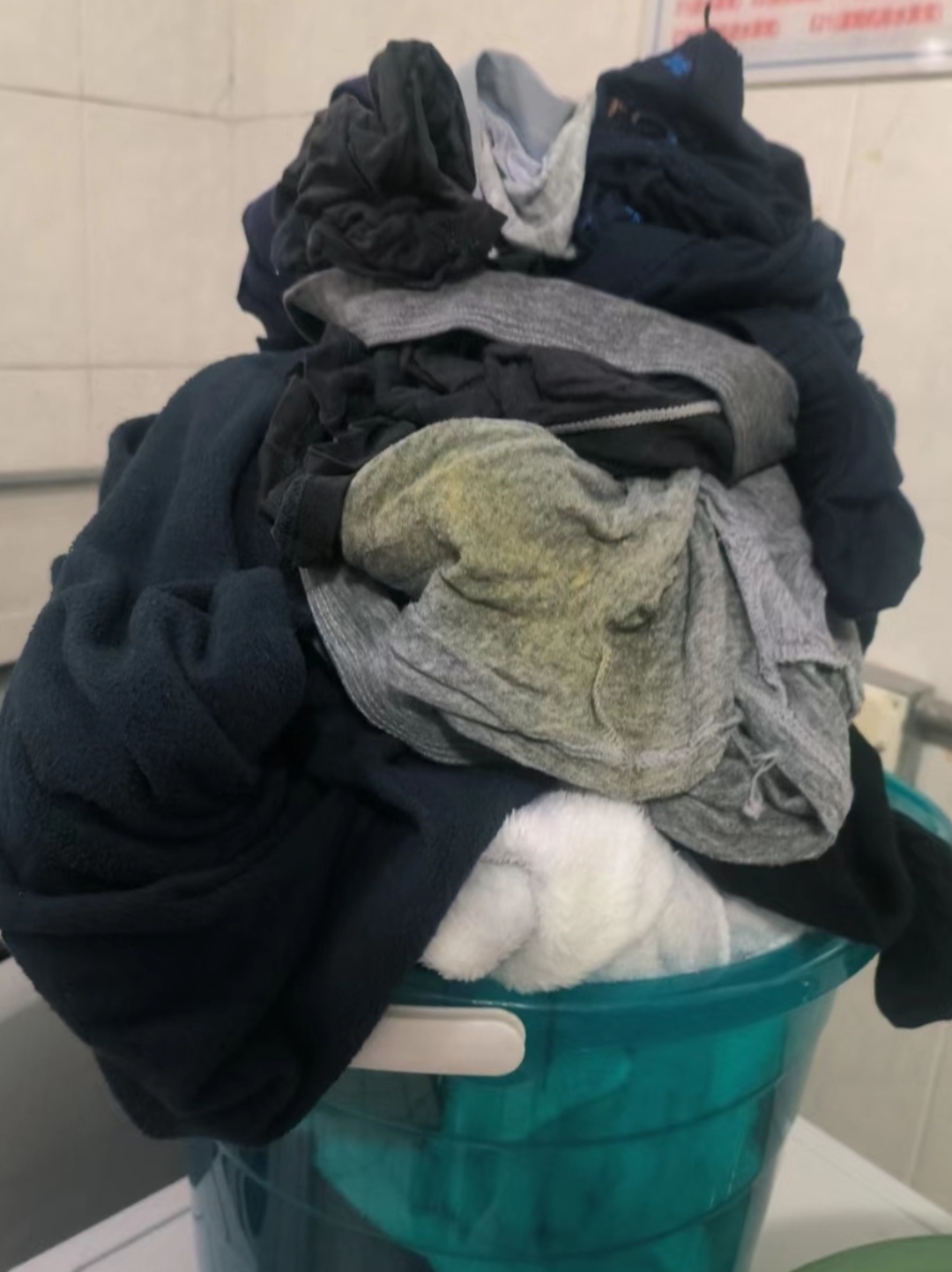 我想说的是,如果他没有媳妇那么他这一辈子的衣服都是一次性的吗?也是