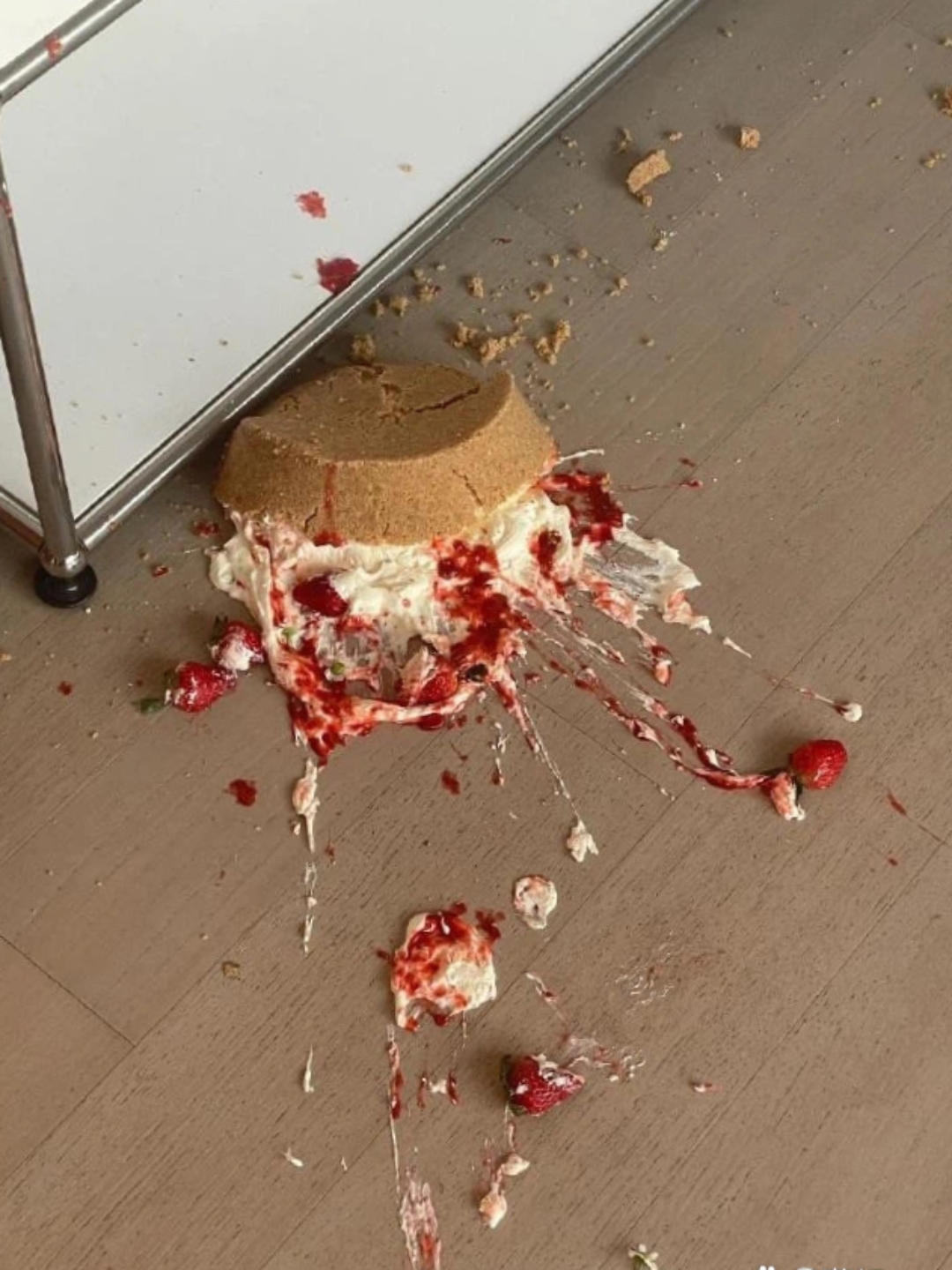 是我第一次给她庆祝生日,为了表达我的诚意我特意在网上学习了做蛋糕