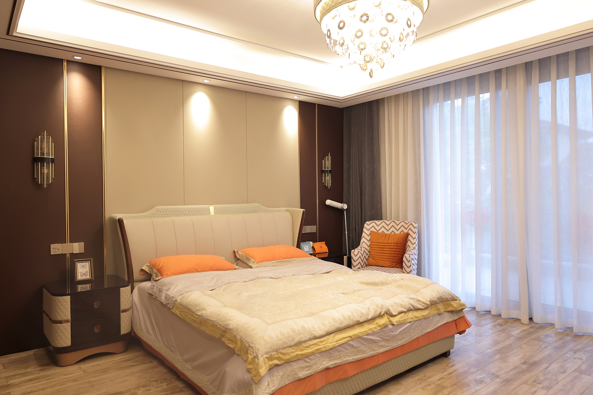 房间装修还是要温馨温暖一些,才更符合真正的住人的功能,有些看似很