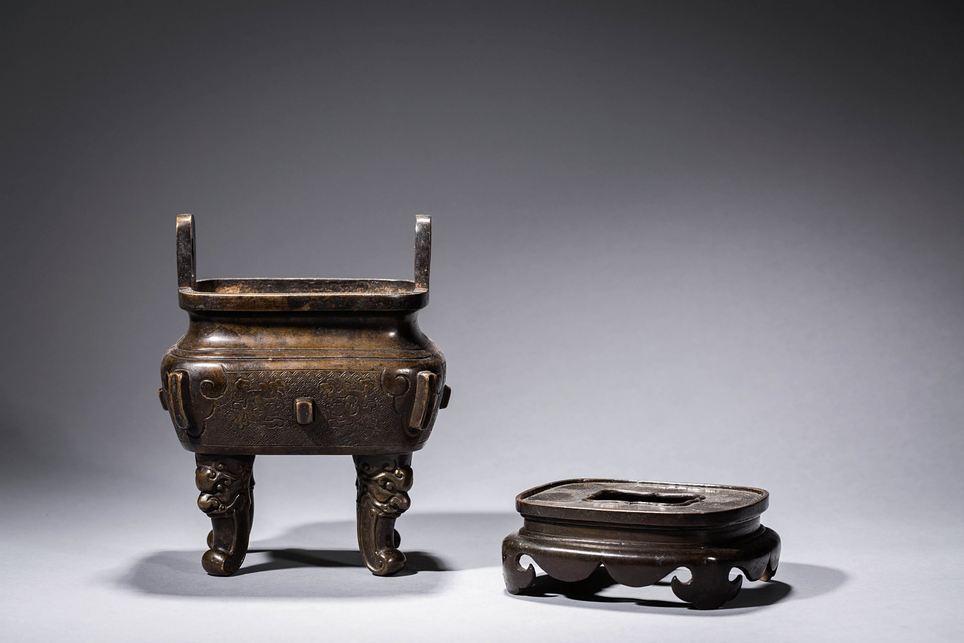 清中期 带原座 大明宣德年制款 兽足鼎式炉