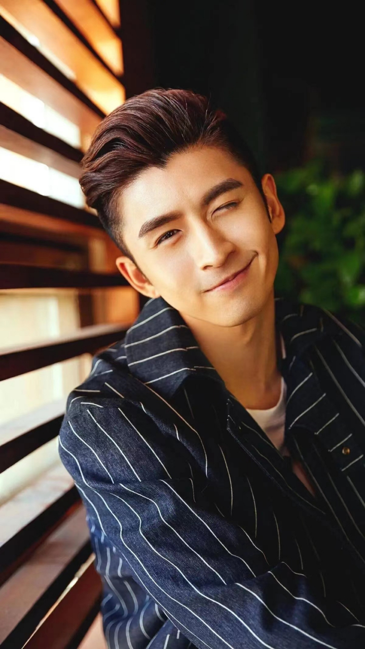 杨幂李现经常一起打游戏,除此之外没什么联系了.   2.