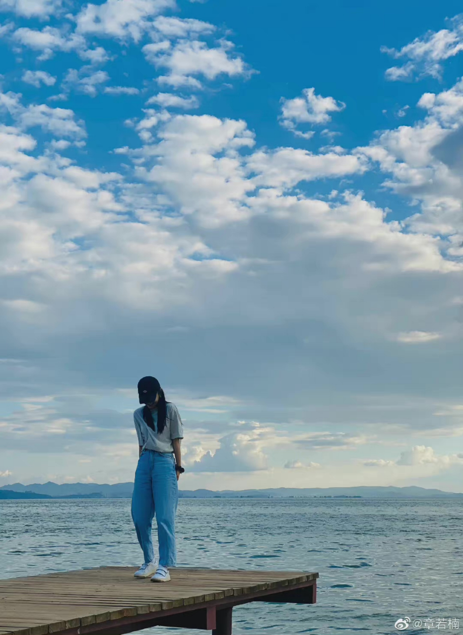 章若楠晒出一组海边大片,妹妹好甜好漂亮!