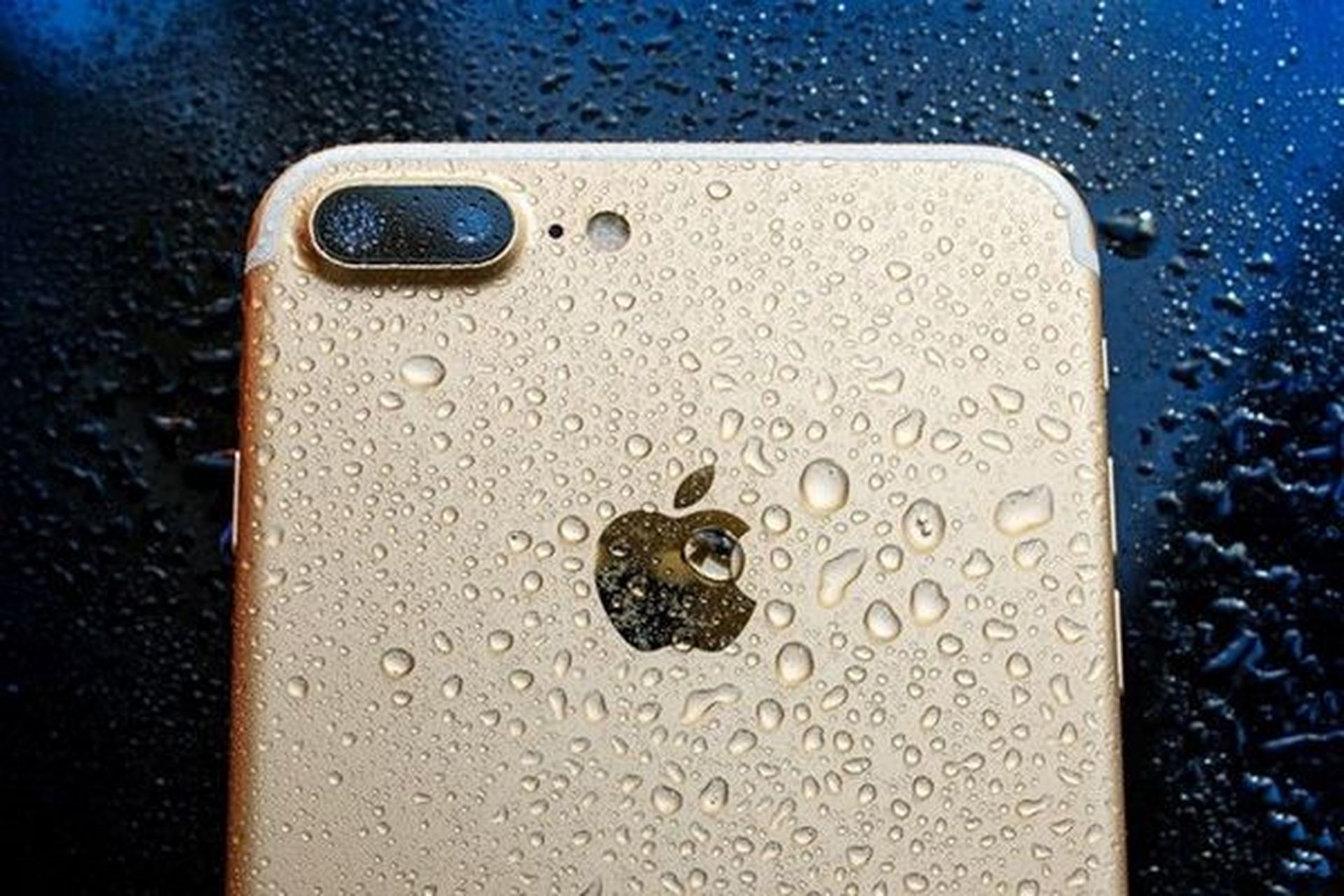 外媒the verge报道苹果在意大利被处以罚款1000万欧元,折合人民币达到