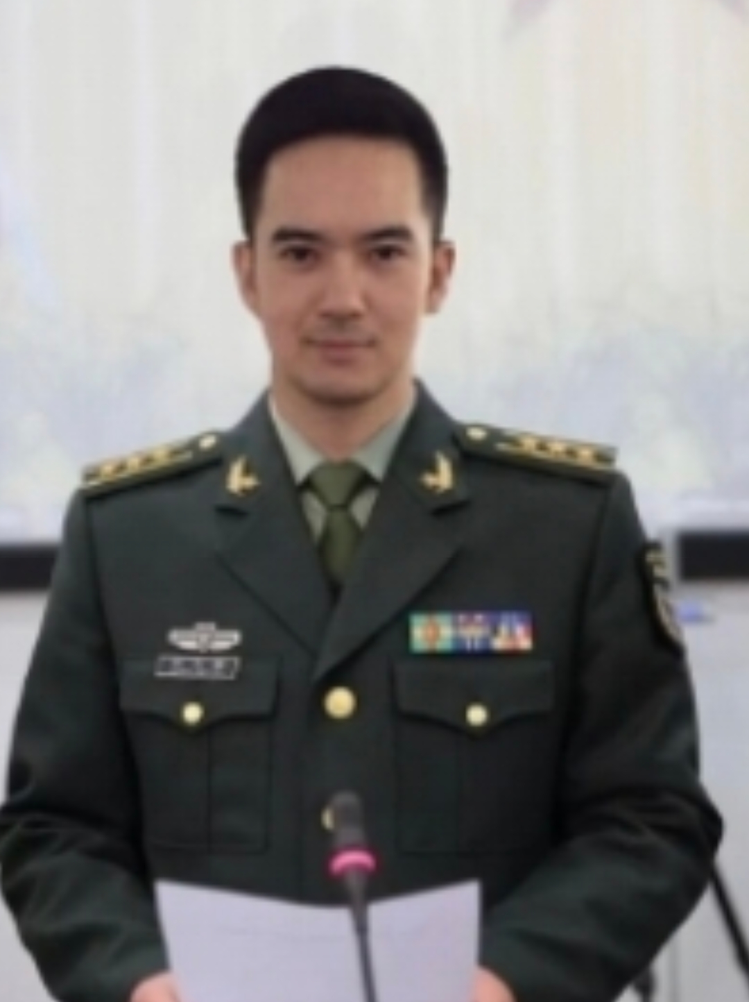 在云南77200部队服役,2024年4月13日转业回来,离婚八年,还把他前妻的