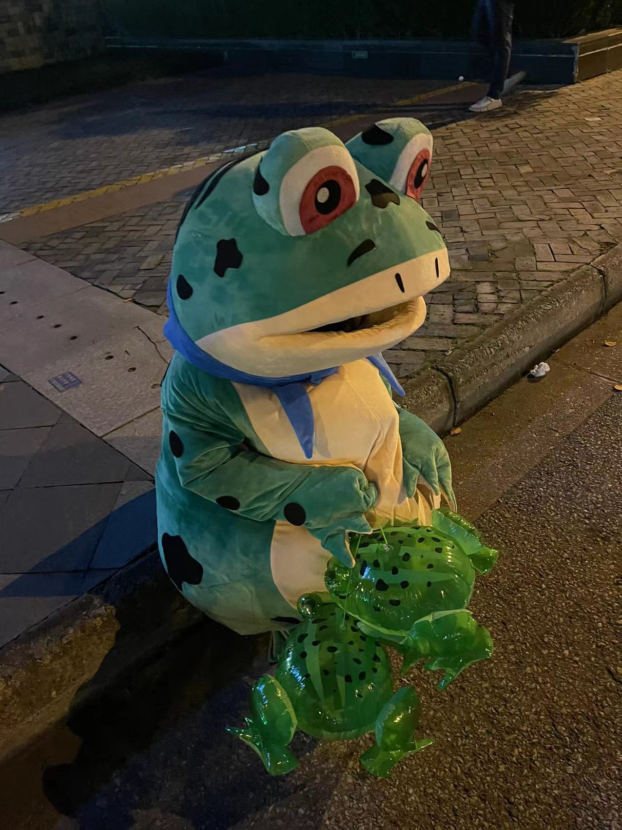 今天也是卖儿卖女的一天呐~ 20块钱一只小蛙,15块