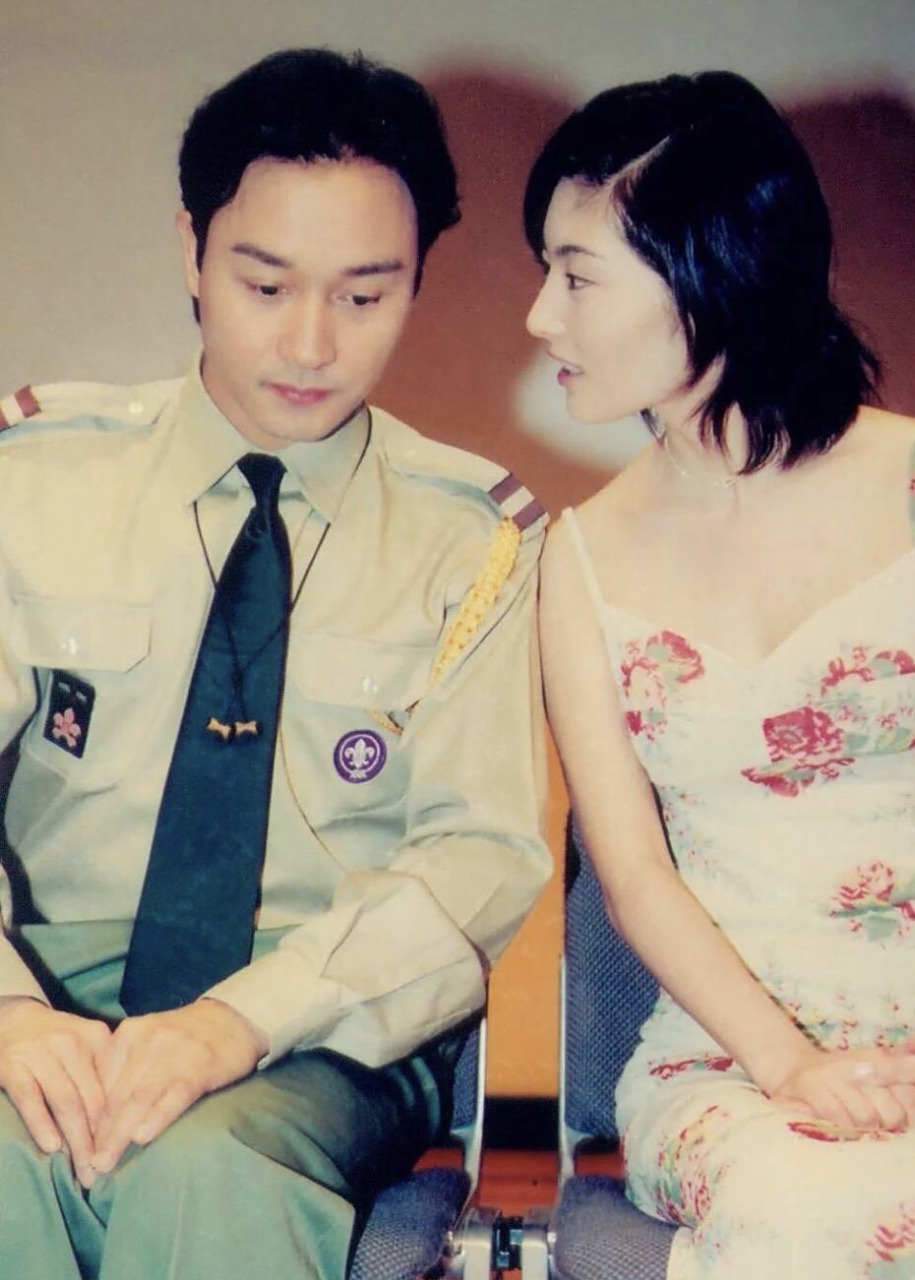 张国荣和常盘贵子拍摄《星月童话》的时候,哥哥乖萌乖萌的样子.