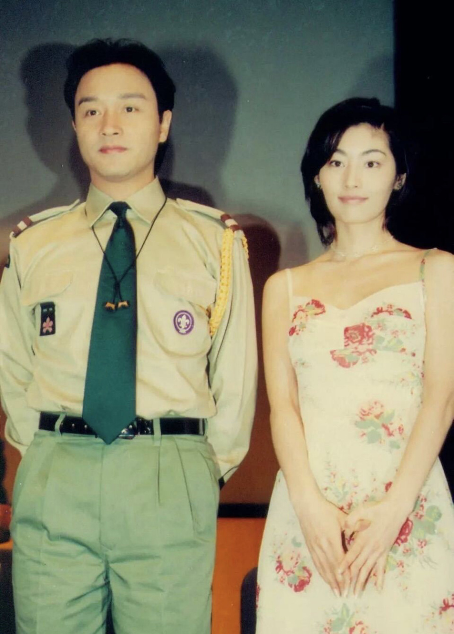 张国荣和常盘贵子拍摄《星月童话》的时候,哥哥乖萌乖萌的样子.