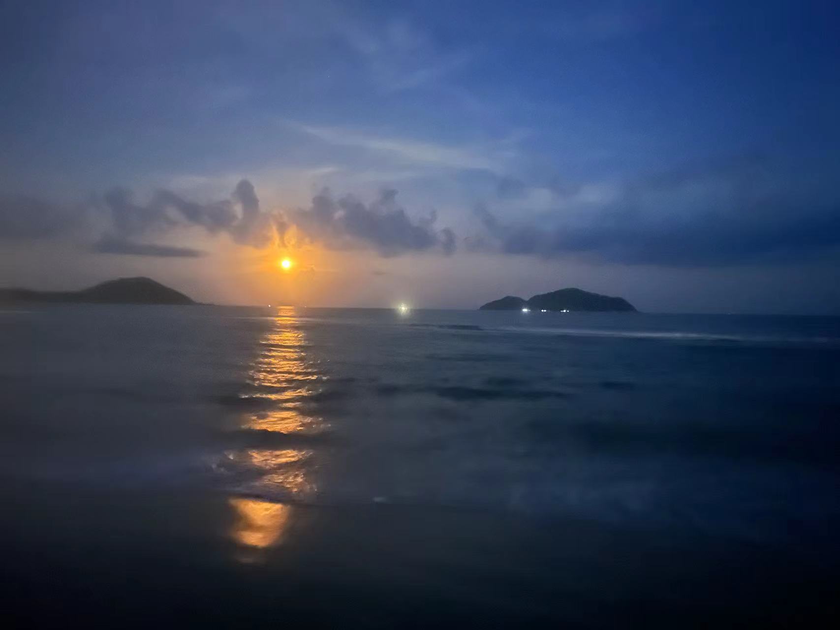 海上生明月,海南乐哥吟留别.