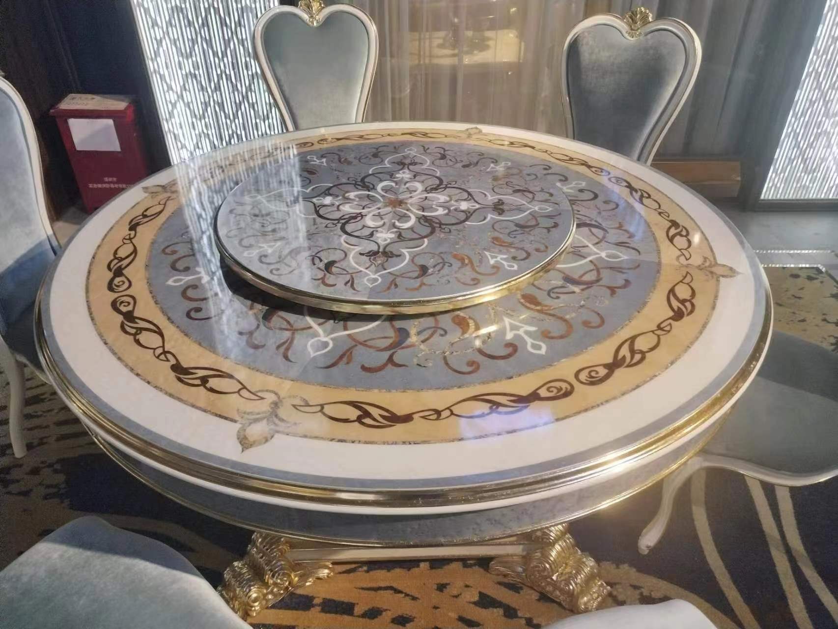 法式圆形餐桌,家的温馨角落  瞧这圆形餐桌,简约而不简单.
