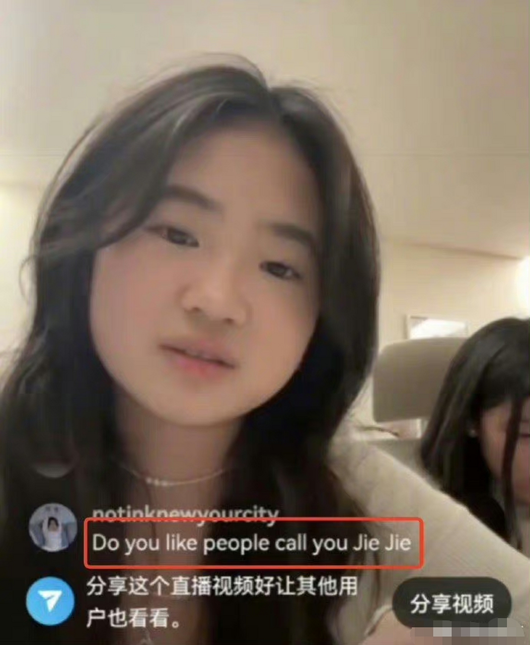 曹格女儿grace在ins直播,网友问喜欢别人叫你"姐姐"吗?