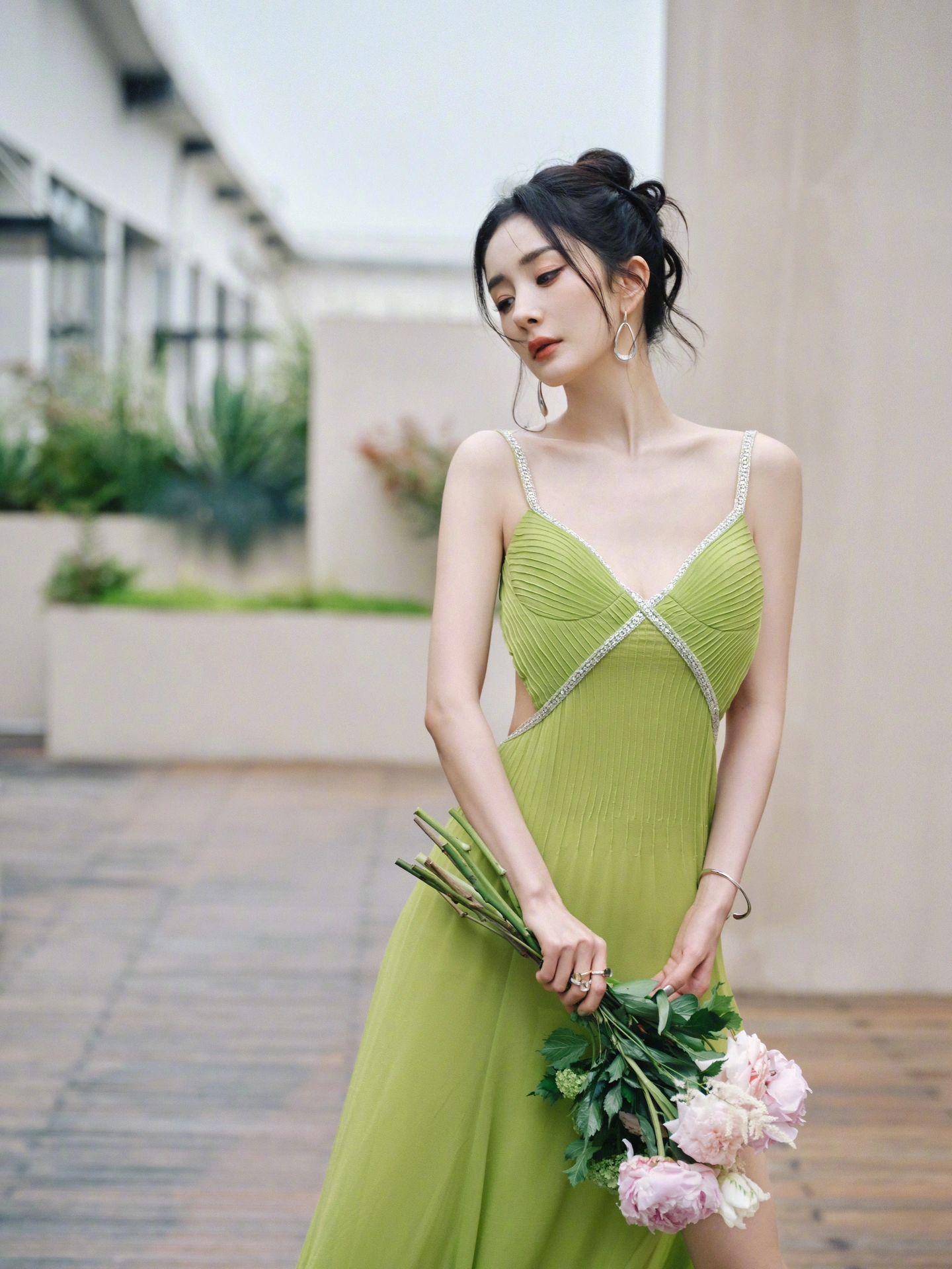 1,黄子韬  2,真实爆料,娱乐圈女艺人为了好身材私下都会喝 eskie 红树