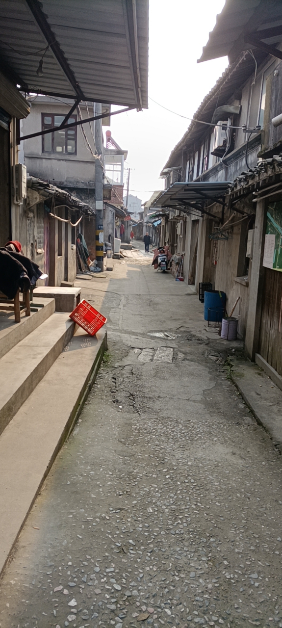 西仓古村位于无锡新区鸿山镇西北,金城路(锡太路)以北,锡东大道以西