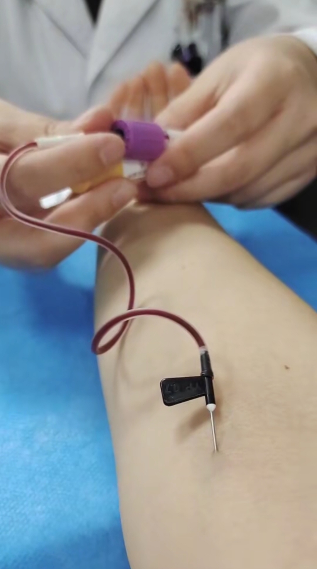 我隔壁有个学生家长,最讨厌学校组织学生抽血