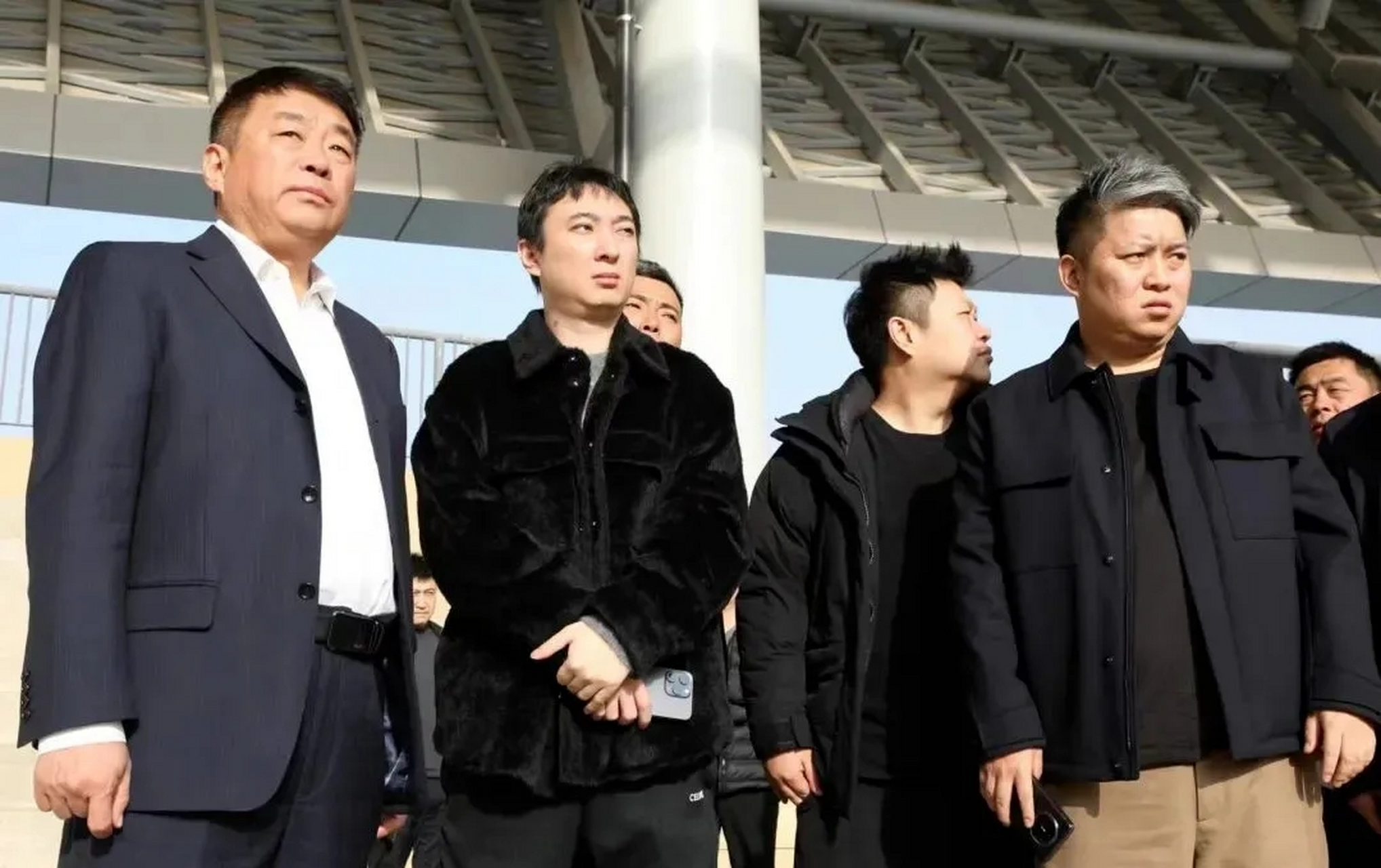 图源:寰聚商业管理有限公司微信公众号#王思聪穿休闲服会见泰安市委