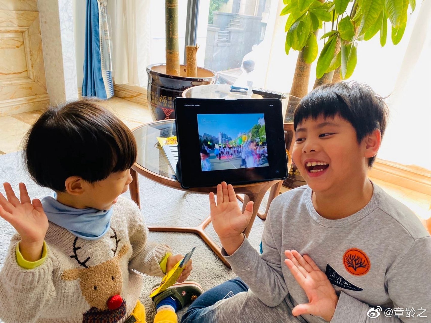 昨晚#天天向上# 中#章龄之教育方式# 引起热议,随后章龄之发文称因