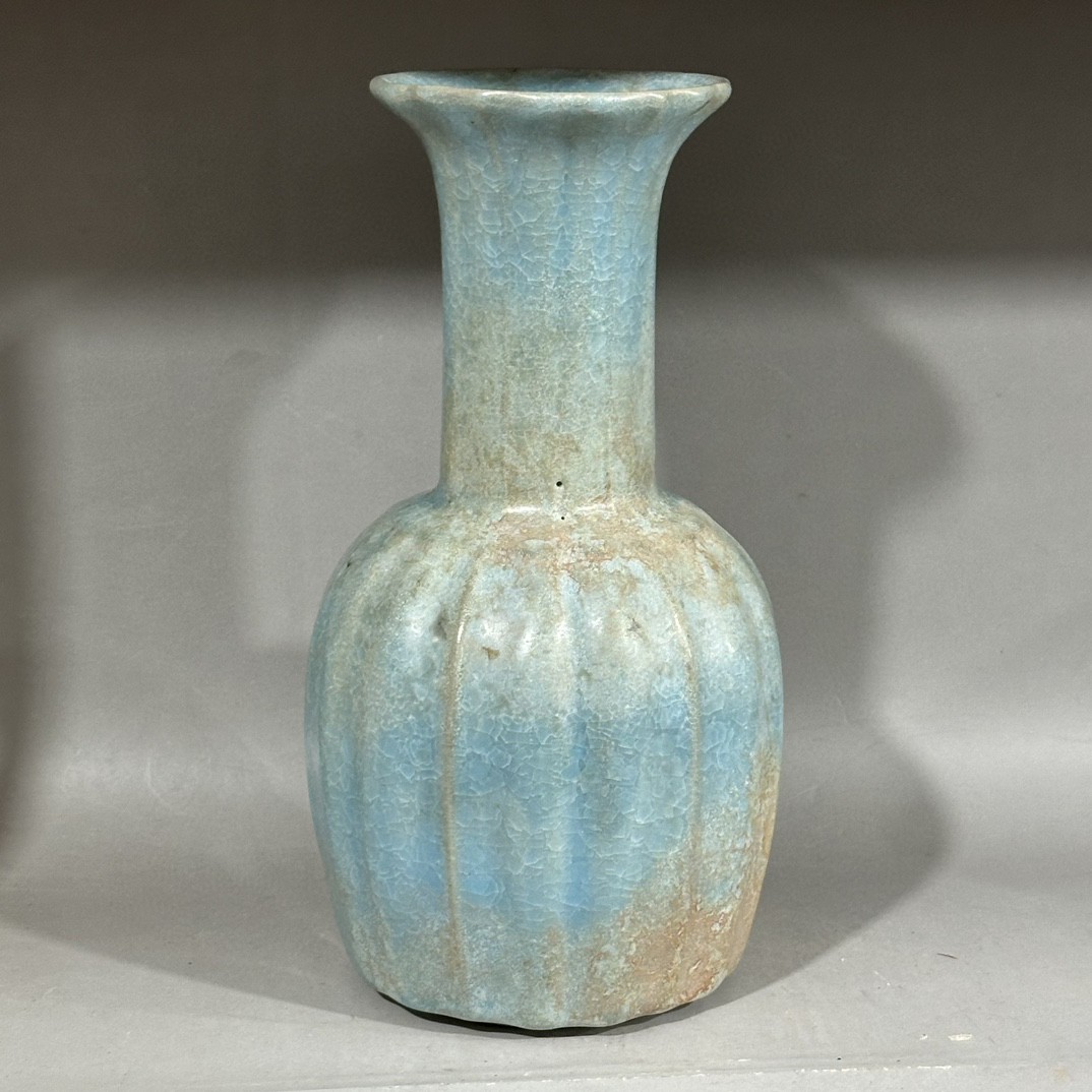 宋代汝窑瓜棱瓶,高23#极品瓷器# #老窑瓷