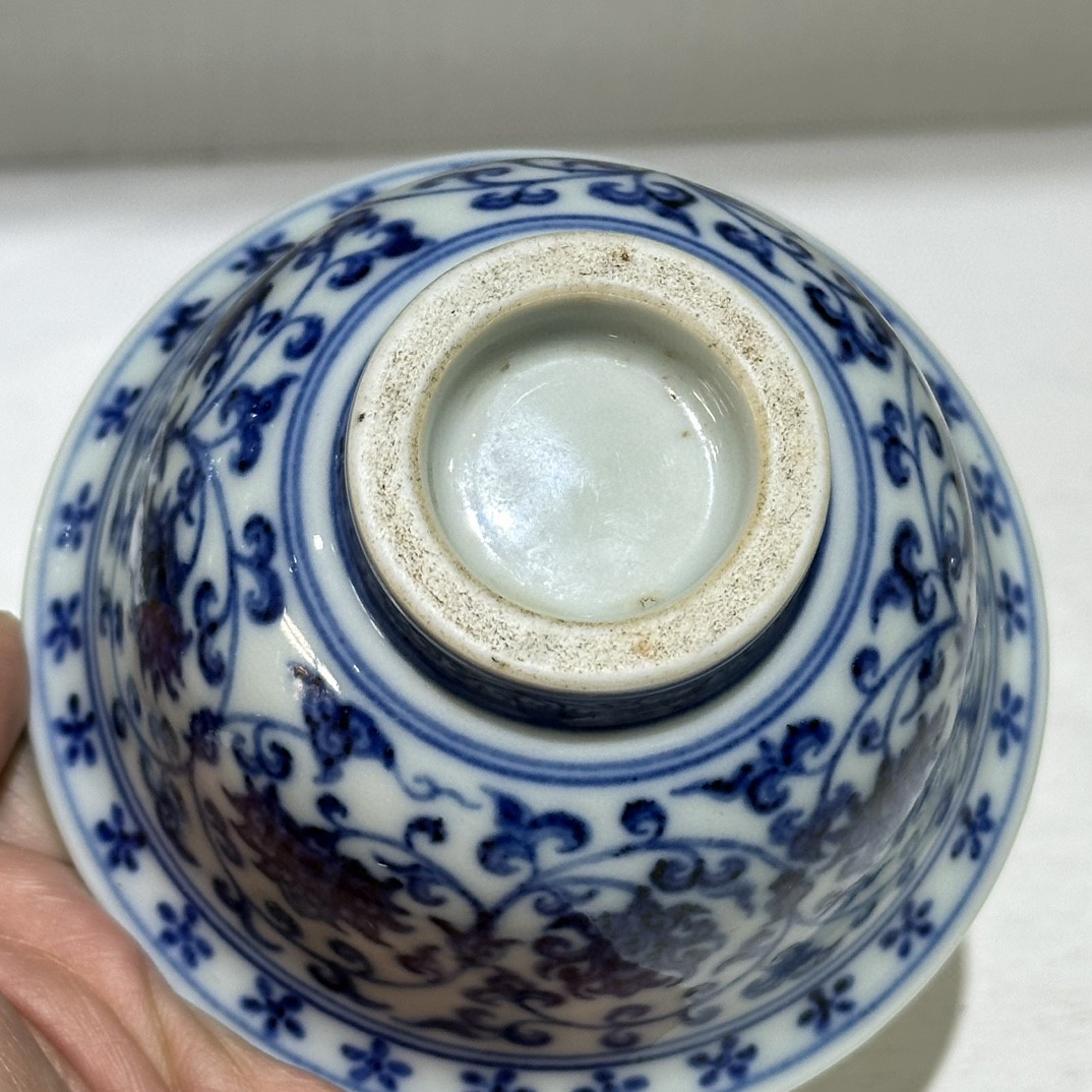 明代永乐青花双狮绣球纹压手杯,高5.5,口径9.