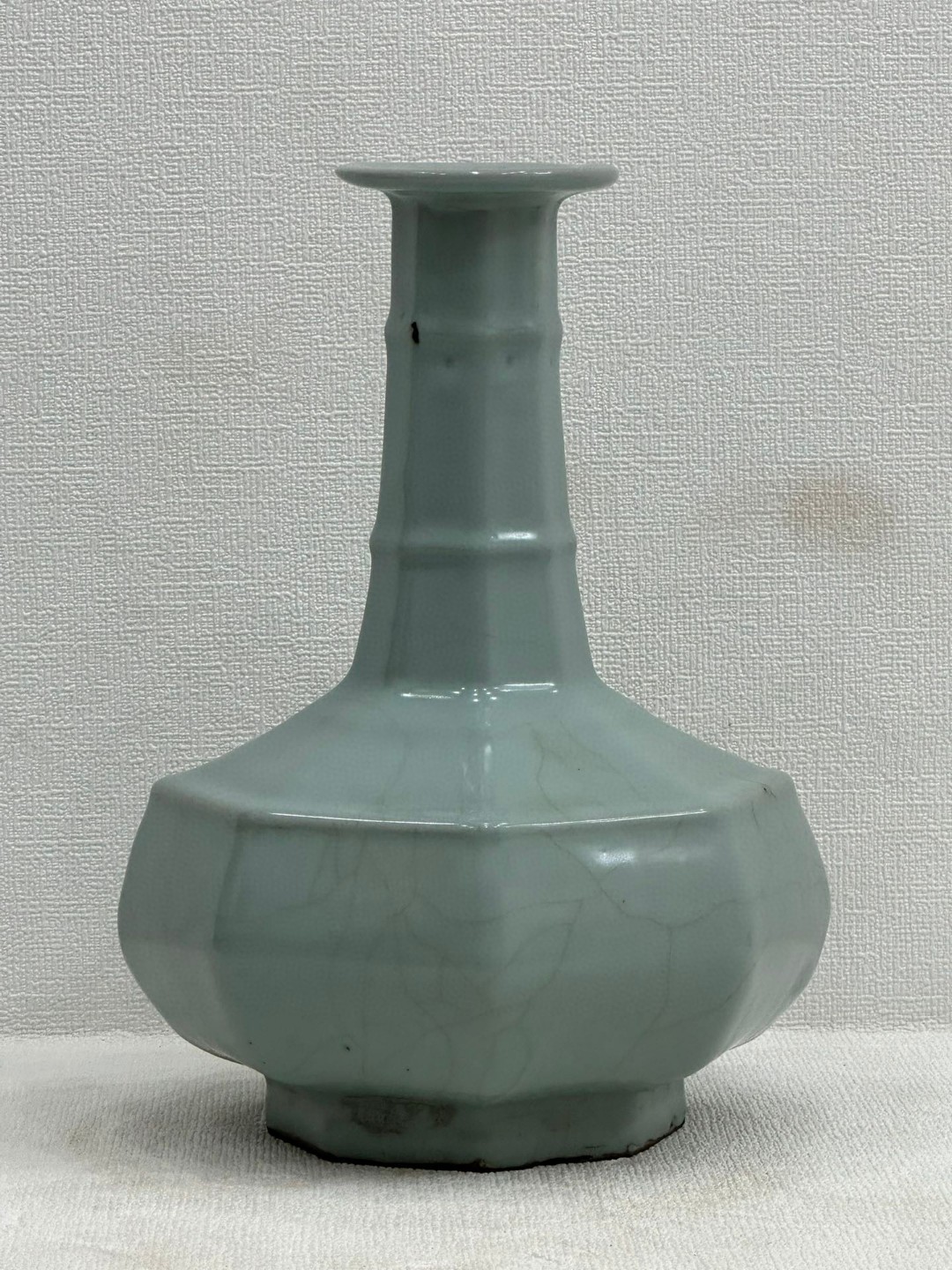 宋代官窑粉青釉八棱瓶,高29#稀有极品瓷器# #极品瓷器# #高古瓷