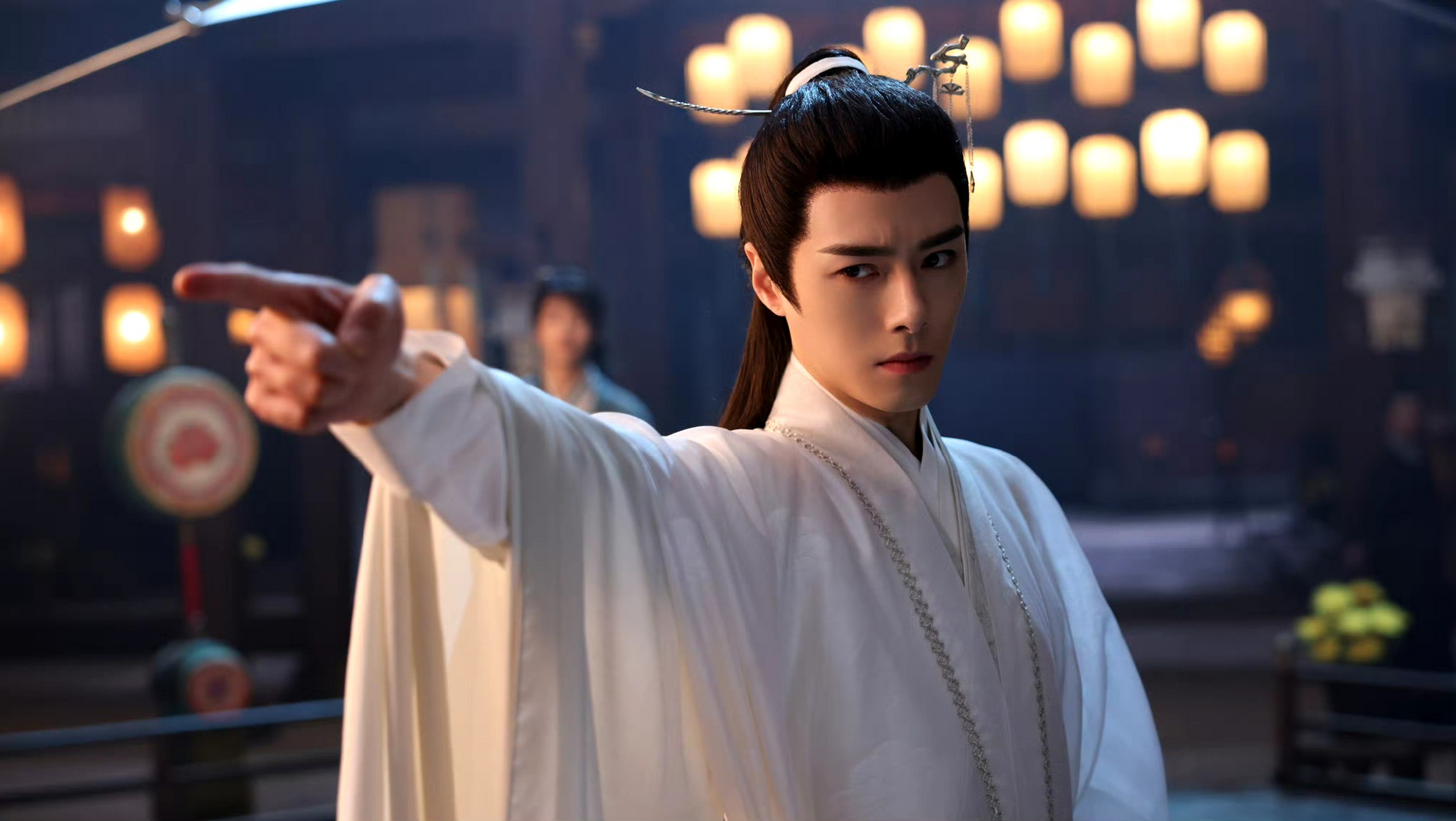 一念关山# #方逸伦# 自称自己是孔雀系美男[左捂脸]
