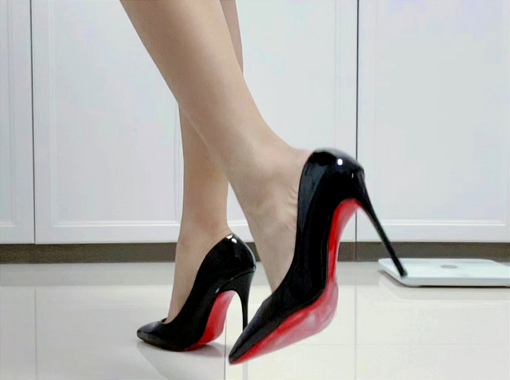 红底朝天,法力无边  美爆了真的!#高跟鞋# #日常穿搭
