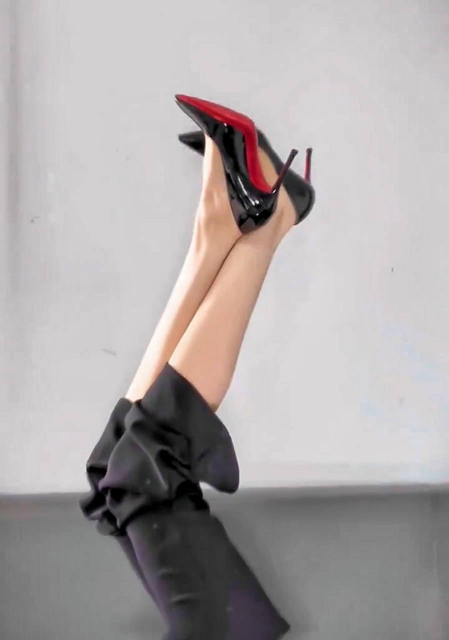 红底朝天,法力无边  美爆了真的!#高跟鞋# #日常穿搭