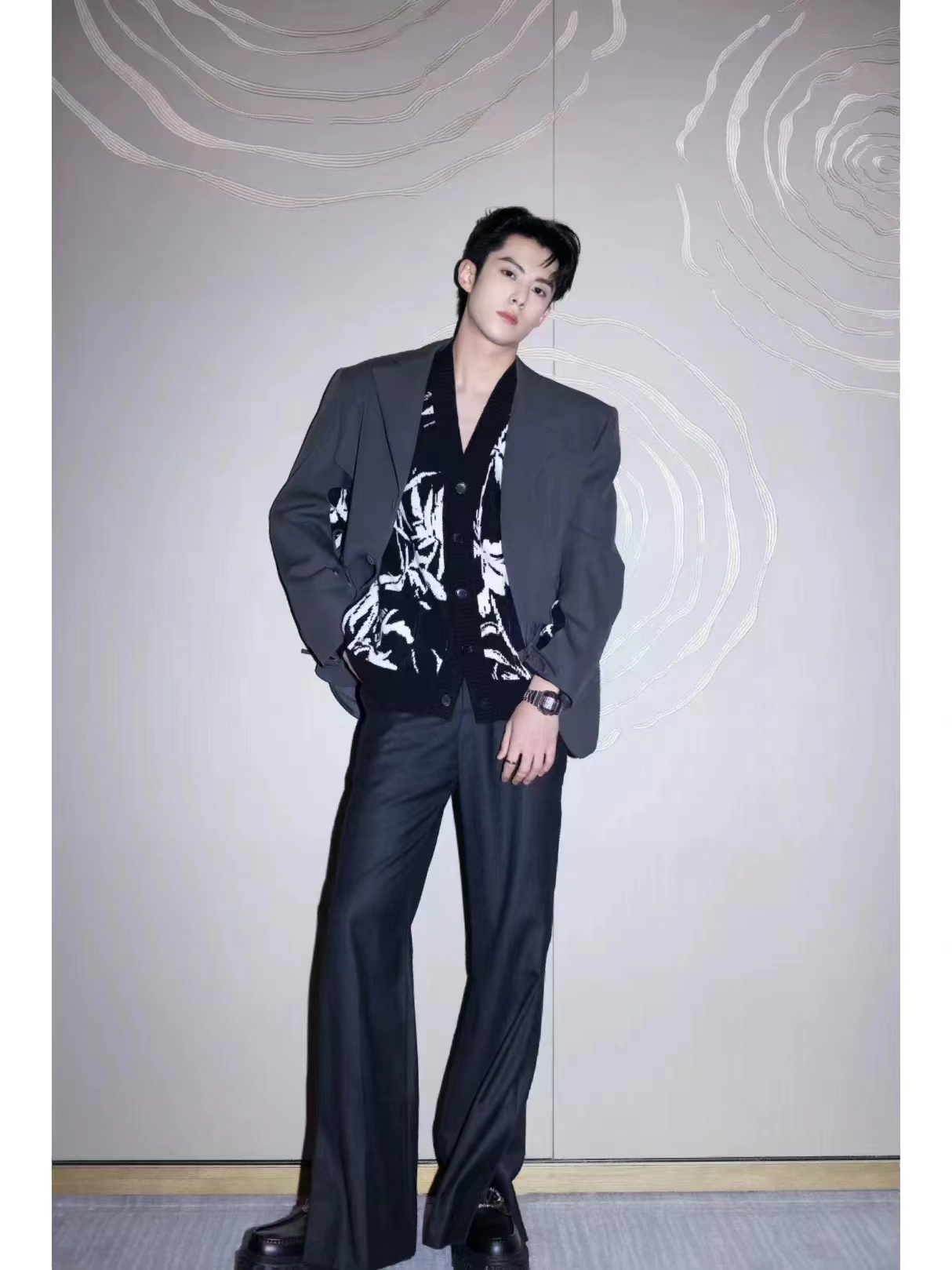 陈思诚朱一龙可能还会有合作  4.  孙怡现在真的是单身