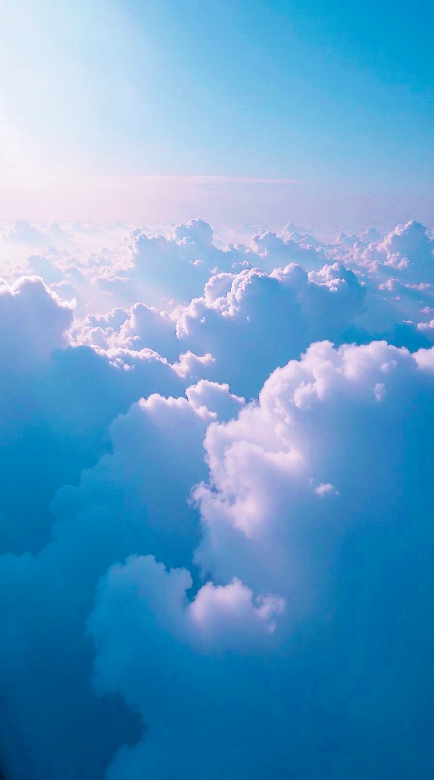 抬头望去,尽是蓬松的云朵,好像棉花糖般触手可及,让