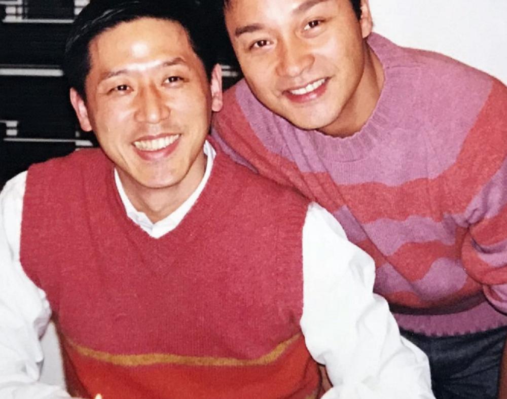 继承张国荣2亿遗产,64岁出国旅游唐鹤德,新加坡吃喝玩乐太惬意#张国荣