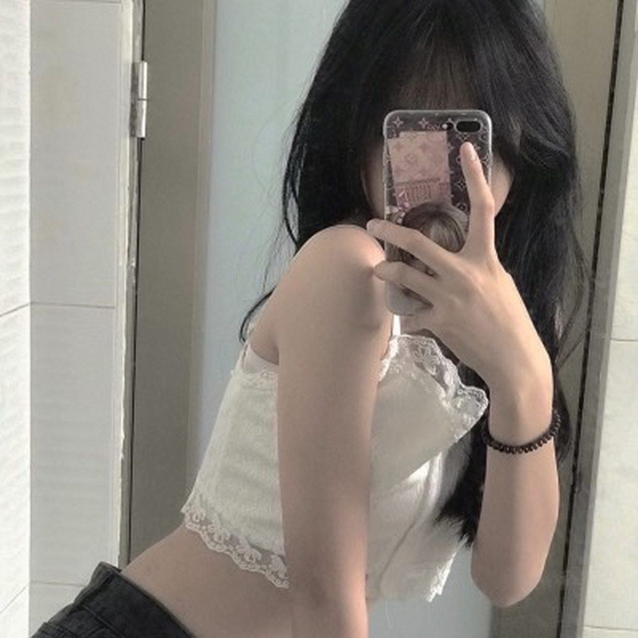 手机遮脸女生头像