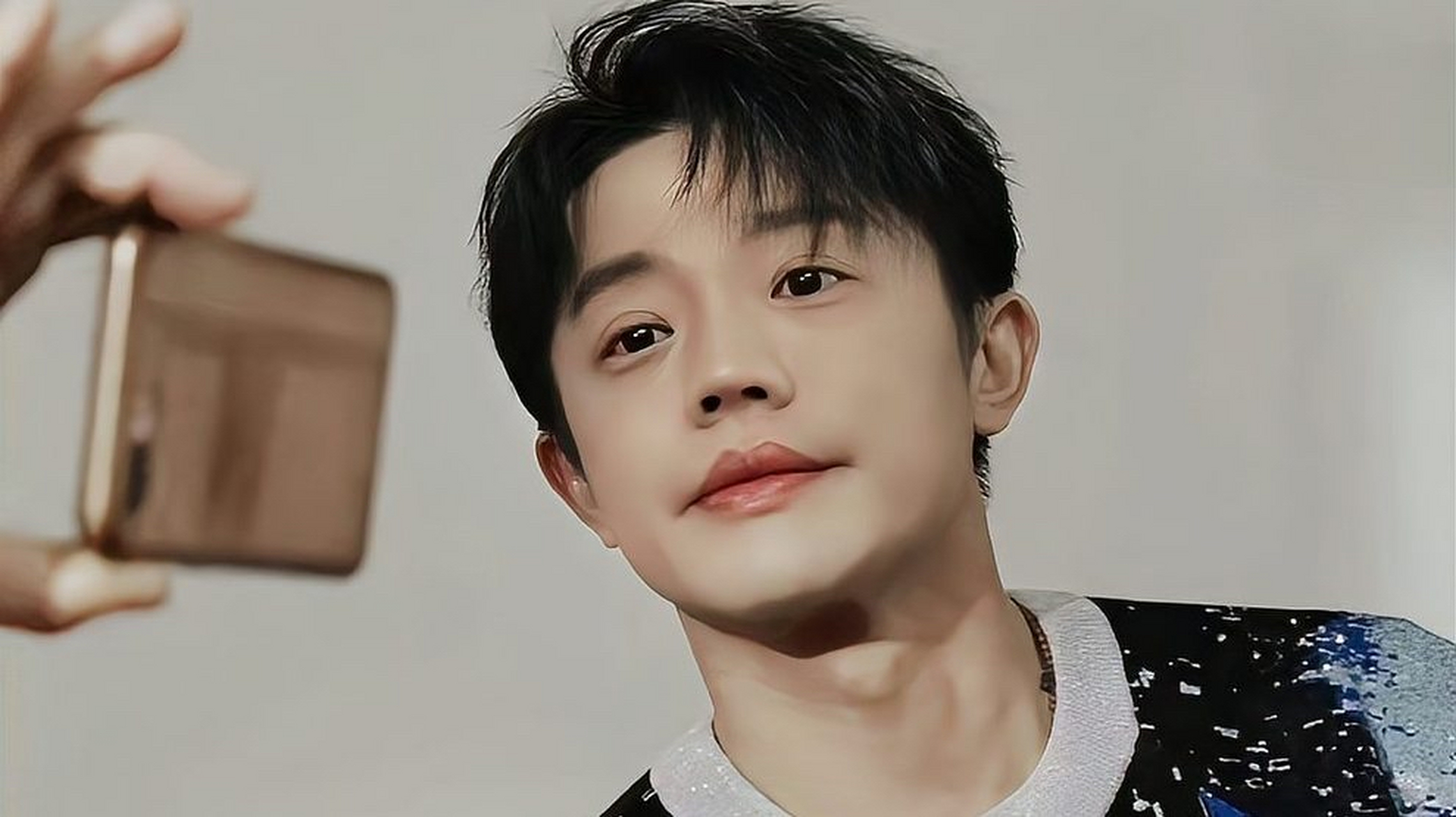 曾毅竟然50岁了  曾毅曝年龄惊人,50岁已在眼前!