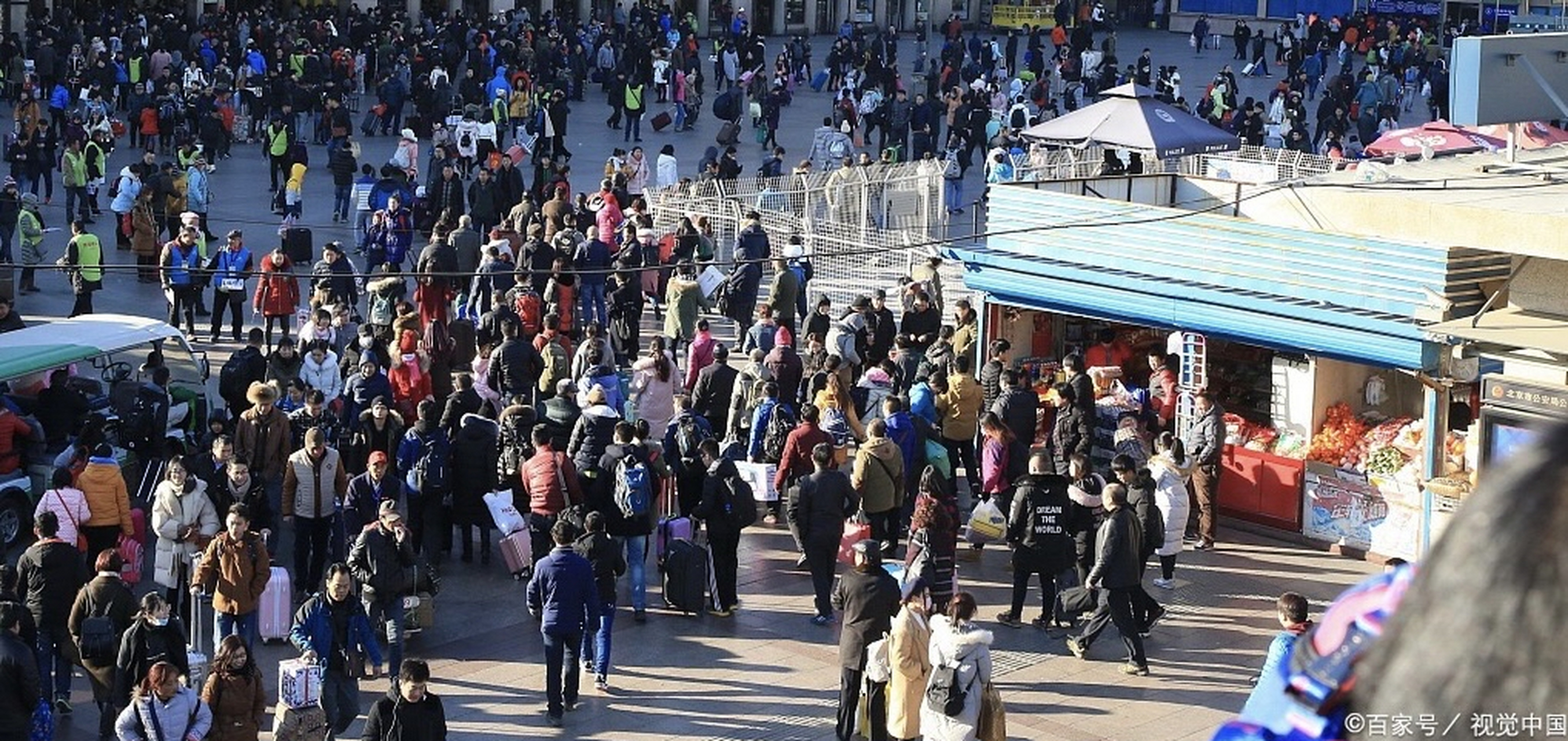 五一假期一到,全国各地的热门景点迎来了大量游客.