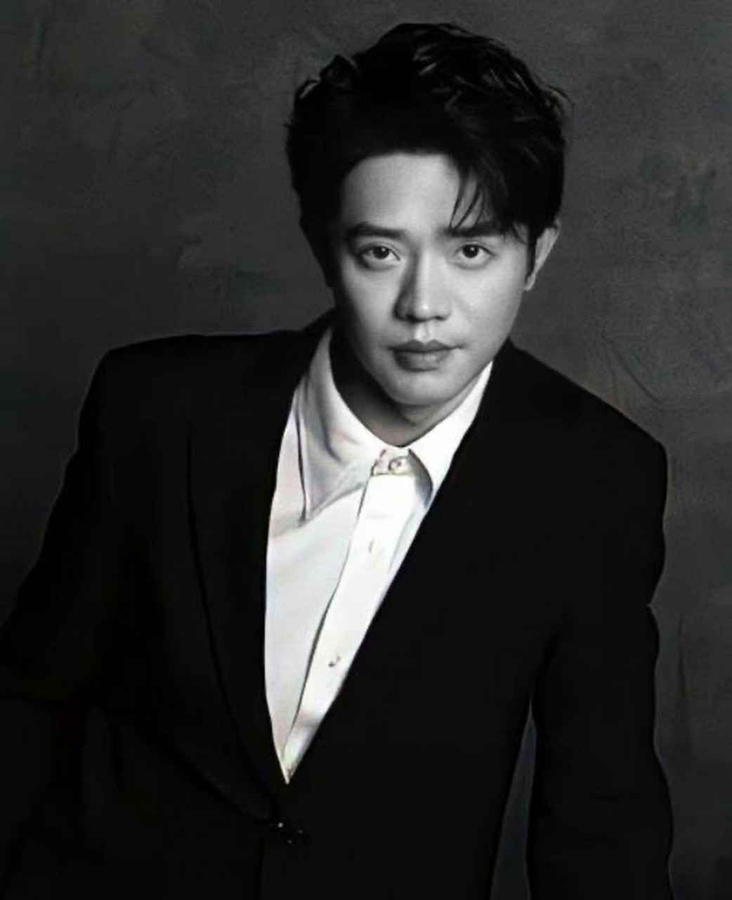 曾毅竟然50岁了  曾毅曝年龄惊人,50岁已在眼前!