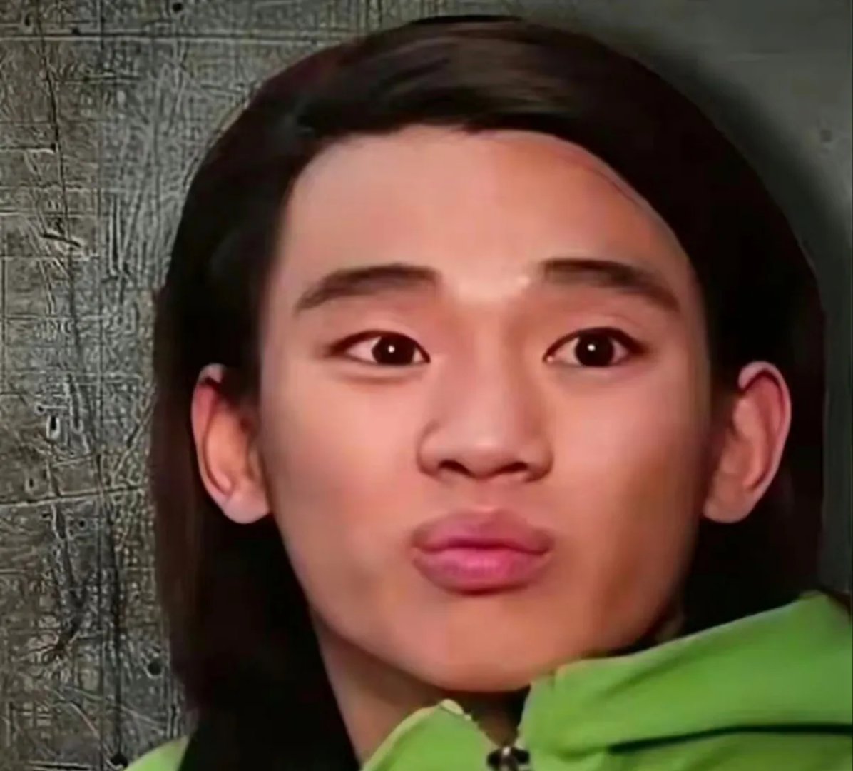 金秀贤这是整容的铁证吧,这长相根本就不可能当明星,成顶流啊!