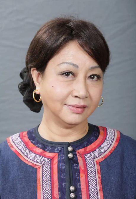 74岁演员元秋:拍打戏亲身上阵,宝刀未老  在影视圈中,总有一些演员