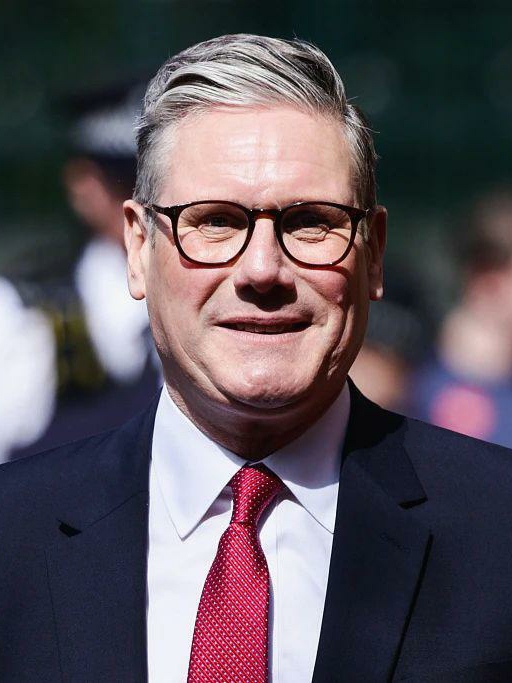 汉宫与国王查理三世会面,并获国王任命,成为新一任英国首相并负责组阁