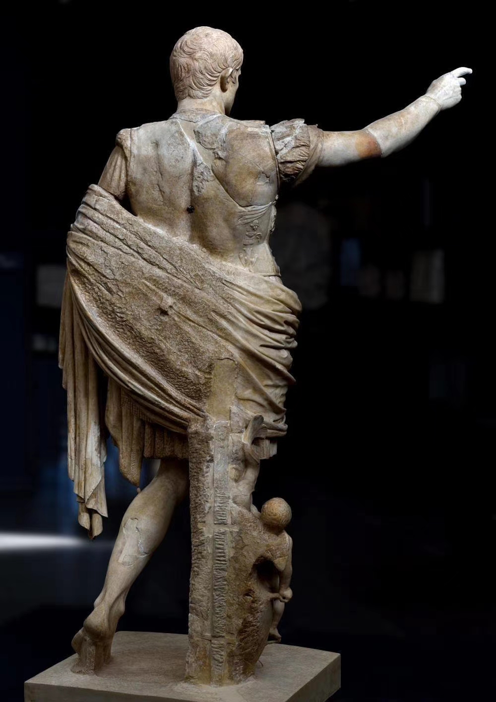 八 月   公元前44年3月,盖乌斯·尤利乌斯·恺撒(gaius julius