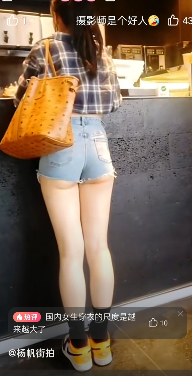 伶俐龙茎通潭底,缠绵花蕊绕枪头.玉蚌翕合翻红肉,狂蟒起落卷白流.