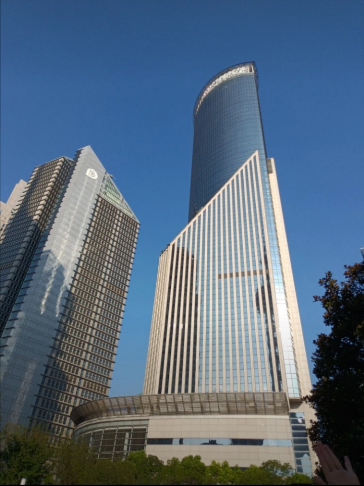 行走于人生的旅途,我们或许囊中羞涩,却不可道德贫瘠