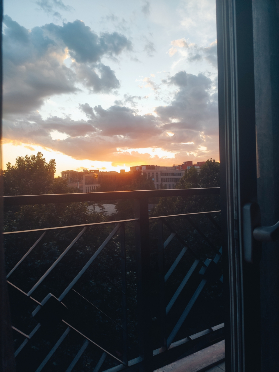 我拍出来的美和丰富性,不及你的十分之一.