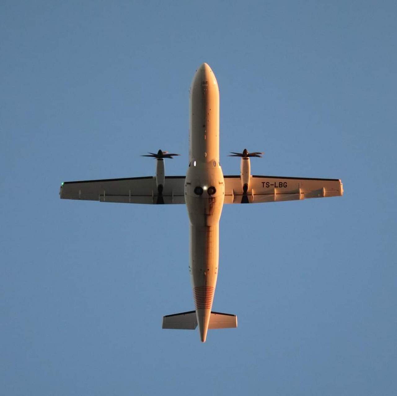 一架突尼斯航空快运 tunisair express 的atr 72-600 涡桨支线客机,从