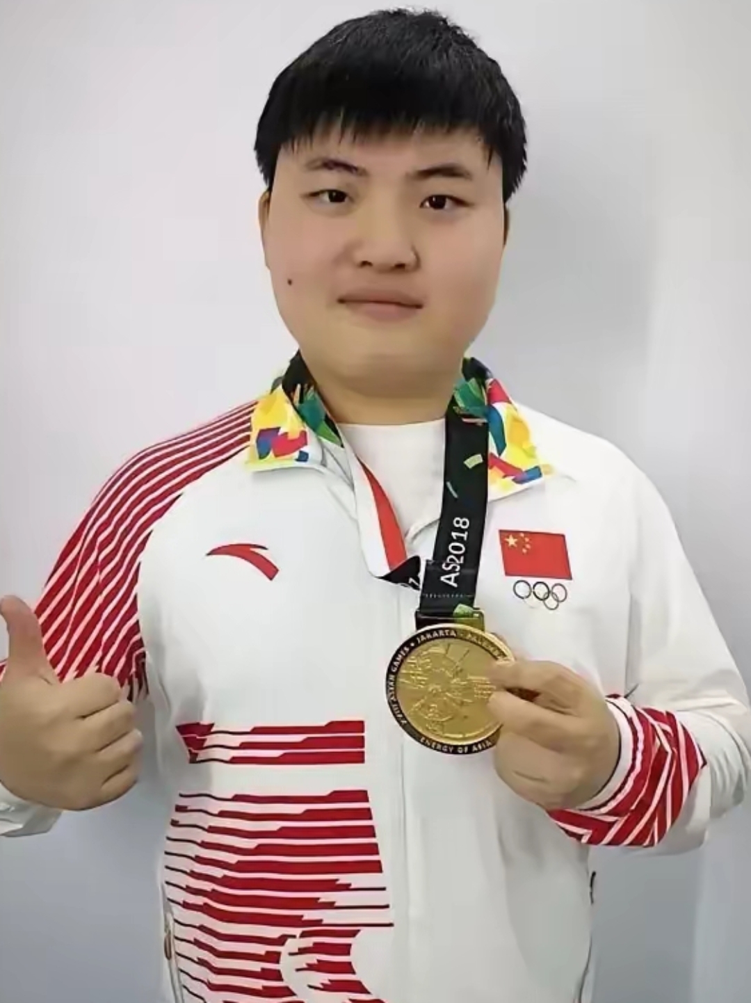 我叫简自豪,打了十年电竞,挣了1.